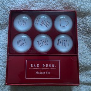 ✅Rae Dunn magnet set.